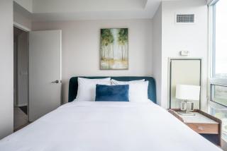 Sky-High 2BR with City Views - Lake Ontario Waterfront - 7