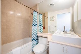 Sky-High 2BR with City Views - Lake Ontario Waterfront - 6