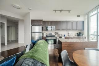 Sky-High 2BR with City Views - Lake Ontario Waterfront - 4