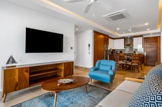 Oceanfront condo with rooftop infinity pool, panoramic views, balcony, gym, & AC - 0