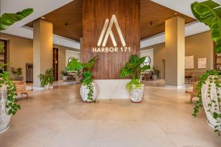 Oceanfront studio with infinity pool, breathtaking views & beach access - 0