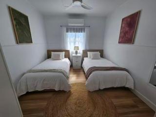 Comfortable family home with mountain views in Gympie - 1