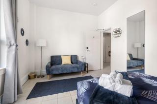 Private Bedroom in Corso Italia - Sleeps at 2 - 7