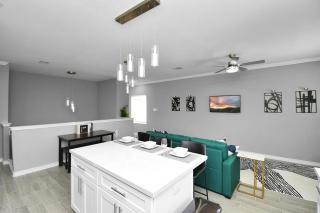 Urban Loft! 3bed, 2,5 Bath Townhome near NRG Stadium - 6