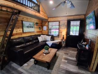 Cozy Secluded King Best LocationHot TubFirepit - 4