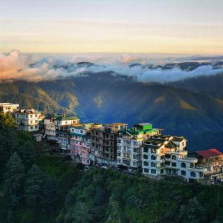 Maya's Abode By Amulya - An Apartment with Sun Facing & Mountain View - 9