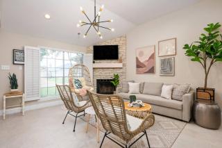 3BR Beautiful Katy Home With Firepit, Swing In Prime Location - HP - 1