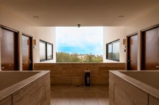 Grand Fifty, Stylish Stay with Rooftop Pool - 7