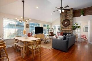 3BR Firepit Katy Home, Amazing Backyard - 3LT - 0