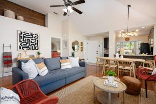 3BR Firepit Katy Home, Amazing Backyard - 3LT - 9