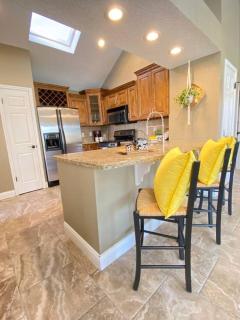 2BD Katy Stylish Stay for 06, Prime Location, Fast Wi-Fi - BB1 - 3