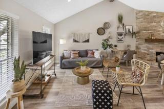 2BR Katy Retreat, Prime Location Fast Wi-Fi - PVT - 0