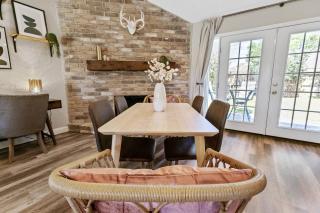 2BR Katy Retreat, Prime Location Fast Wi-Fi - PVT - 7