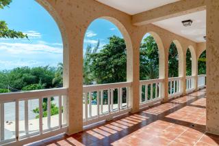 6BR Beachfront Villa Pool, Dock & Rooftop - 6