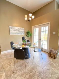 2BD Katy Stylish Stay for 06, Prime Location, Fast Wi-Fi - BB1 - 1