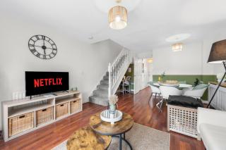 2BR House w Garden Parking Near Windsor & Heathrow - 9