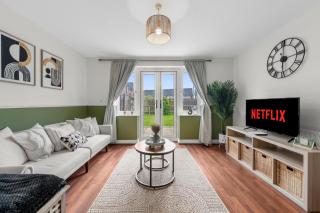 2BR House w Garden Parking Near Windsor & Heathrow - 7