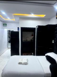 creo's mono manor-surulere - 8
