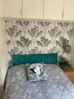 Deluxe Beach Chalet in Kingsdown! Sleeps 6 - 1