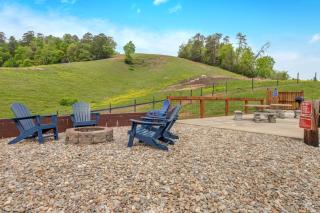 Secluded Upscale Smoky Mountain Retreat w Hot Tub, Game Room, Near The Island - 4