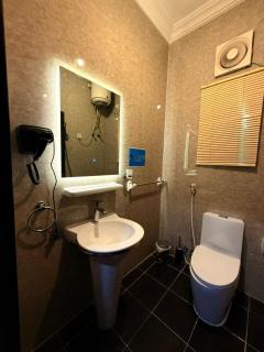 ملاذ فاخر بديكور أنيق في قلب المدينة - 8