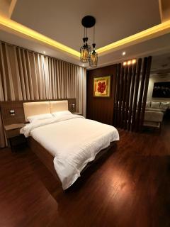 ملاذ فاخر بديكور أنيق في قلب المدينة - 6