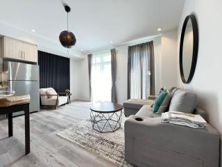 Bentley Commons Fallsview - Luxury 4 Bedroom 4 Bath Townhouse - Niagara Falls - 2