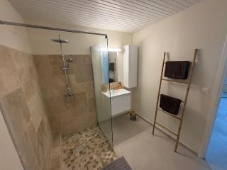 F2 Cosy, Lamentin - 3