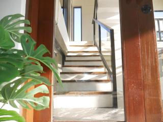 Glass & Green Perch Full Home with Heated Pool - 8