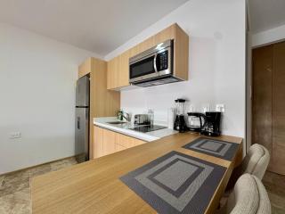 Stylish studio near 5th Avenue with ocean views - 7