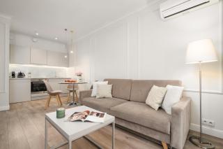 Modern Apartment in Mennica Residence Warsaw - City Center - 4