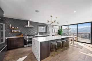 Mountain Retreat with Hot Tub & 10 Min to Ski Resort - 7