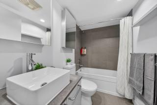 Luxury 2BR Suite Walk to Waterfront and Dining - 3