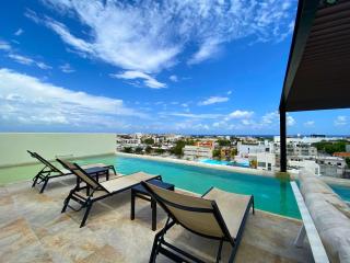 Seaview Roof Pool, Gym Onsite, 4 Blocks to 5th Ave - 0