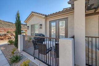Modern Desert Oasis with shared Pool and Hot Tub - 6