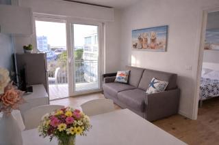 Beach Front Apartment Sabbiadoro - 7