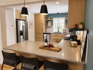 Lake Views, Hot Tub, Fireplace and Pool Table - 7