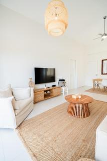 Casa Nola Elegant Modern Bungalow, Pool & Sea Location, Paphos - 1