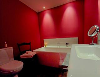 Riverside Retreat - 9