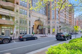 1 Mi to DCA Airport Potomac Yard Apt with Pool - 7