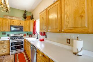 Duck Creek Village Cabin Near National Forest! - 1