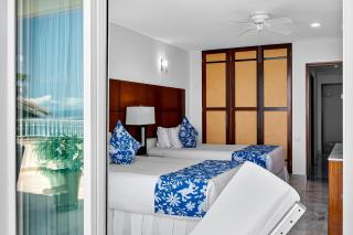 Modern coastal villa with ocean views, pool, WiFi & full kitchen - 1