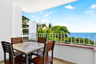 Luxury hillside suite with infinity pool, ocean views, hot tub & terrace seating - 9