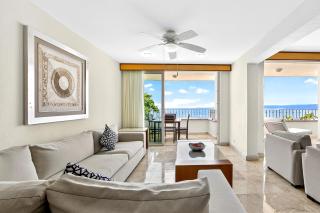 Luxury hillside suite with infinity pool, ocean views, hot tub & terrace seating - 6