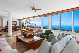 Elegant oceanview penthouse with private rooftop jacuzzi, pools & spa access - 0