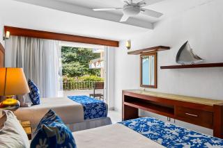Elegant suite with ocean-view pools, hot tub, gym, balcony & full kitchen - 5
