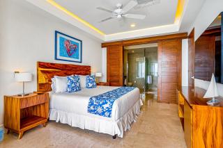 Inviting waterfront condo with amazing pool, balcony & W/D - 2