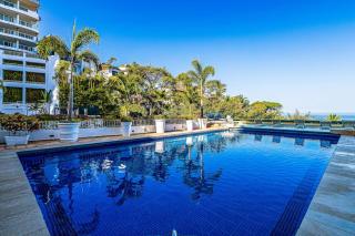 Elegant suite with ocean-view pools, hot tub, gym, balcony & full kitchen - 7