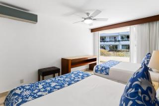 Luxurious partial ocean-view suite with 3 pools, hot tub, gym & balcony - 3