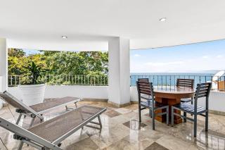 Partial ocean-view suite with 3 pools, hot tub, spa & balcony - 0